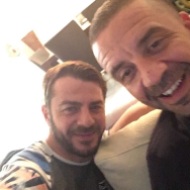 Ο Γιώργος και ο Άκης, ιδιοκτήτης του Avanti Cafe-Bar στο μαγαζί - 30 Σεπτεμβρίου 2017 Φωτογραφία: gregoreszakharias Instagram