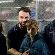 Ο Γιώργος με μικρό φαν στο γήπεδο Εργάνης "Δημήτρης Νικολαΐδης" στον Βύρωνα για τον φιλανθρωπικό αγώνα προς ενίσχυση του μικρού Παναγιώτη - 4 Δεκεμβρίου 2017 Φωτογραφία: kwstas_paliouras Instagram