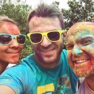 Ο Γιώργος με φίλους στη Λεμεσό κατά τη διάρκεια της εκδήλωσης "Run in Colour" που έγινε στις 13 Οκτωβρίου 2018 Φωτογραφία: official_danos_ga Instagram