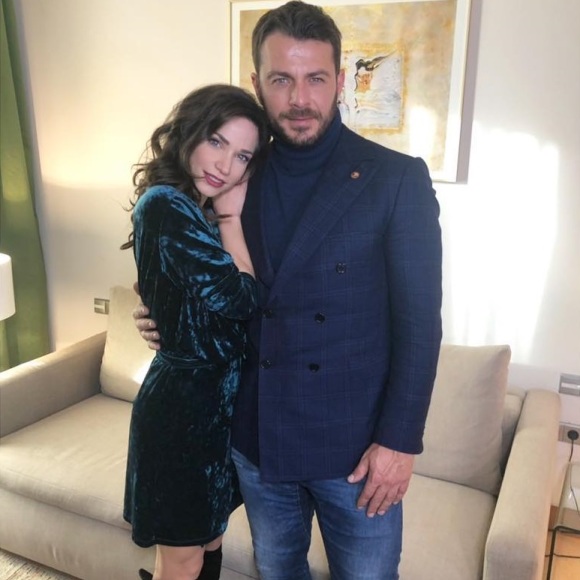Ο Γιώργος και η Κατερίνα κατά τη διάρκεια της συνέντευξής τους στη Σοφία Αλατζά για την εκπομπή της Ελένης Μενεγάκη "Ελένη" - 11 Ιανουαρίου 2019 Φωτογραφία: emenegaki_tvo Instagram