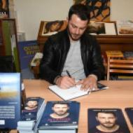 Ο Γιώργος κατά τη διάρκεια της παρουσίασης του βιβλίου του "Ντάνος: Μια αφήγηση στην Αυγή Σαββίδου" στα γραφεία της Εκδοτικής Αθηνών που έγινε στις 23 Φεβρουαρίου 2019 Φωτογραφία: Celebrity reporter