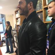 Ο Γιώργος κατά τη διάρκεια της παρουσίασης του βιβλίου του "Ντάνος: Μια αφήγηση στην Αυγή Σαββίδου" στα γραφεία της Εκδοτικής Αθηνών που έγινε στις 23 Φεβρουαρίου 2019 Φωτογραφία: ntanos.official.fp Instagram