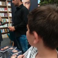 Ο Γιώργος κατά τη διάρκεια της παρουσίασης του βιβλίου του στο κατάστημα Public του Nicosia Mall στην Κύπρο - 31 Μαΐου 2019 Φωτογραφία: 1mara_costa Instagram
