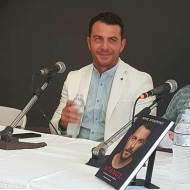 Ο Γιώργος στην παρουσίαση του βιβλίου του στην Κρήτη - 21 Ιουνίου 2019 Φωτογραφία: ekriti.gr