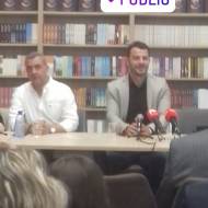 Ο Γιώργος με τον Λουκά Φουρλά κατά τη διάρκεια της παρουσίασης του βιβλίου του στο κατάστημα Public του Nicosia Mall στην Κύπρο - 31 Μαΐου 2019 Φωτογραφία: thanasisrisvanis48official Instagram